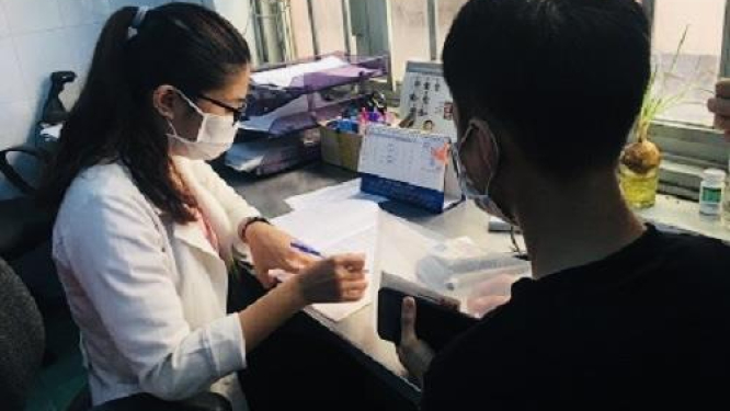 Giải pháp giảm tác động tiêu cực của HIV/AIDS đến phát triển kinh tế - xã hội