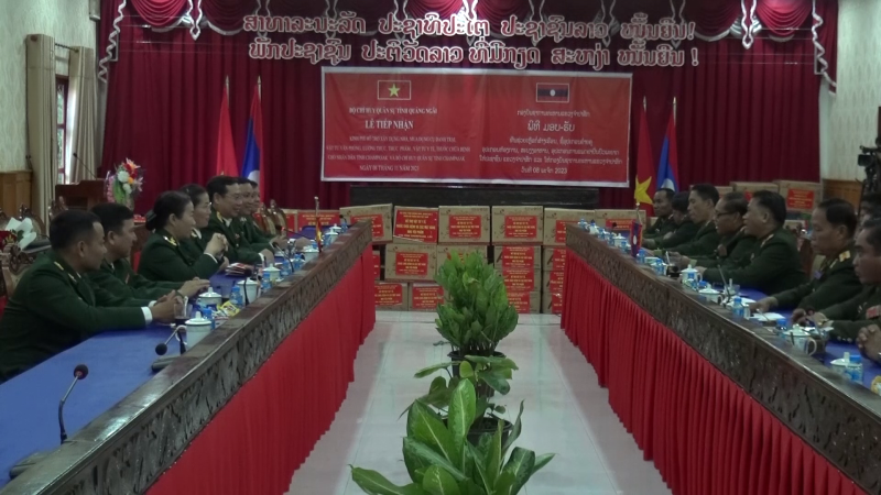 Bộ Chỉ huy qu&acirc;n sự tỉnh Quảng Ng&atilde;i thăm, l&agrave;m việc tại tỉnh Champasak