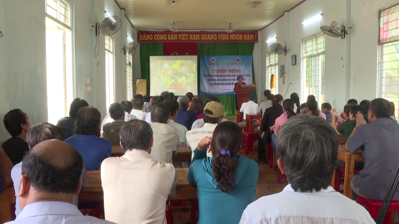 Truyền th&ocirc;ng an to&agrave;n cho ngư d&acirc;n ngh&egrave;o kh&oacute; khăn