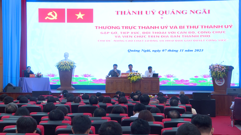 Bí thư Thành uỷ đối thoại với cán bộ, công chức, viên chức