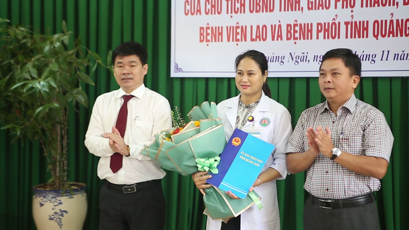 Bà Đinh Thị Mai Hương giữ quyền phụ trách, điều hành Bệnh viện Lao và bệnh Phổi tỉnh Quảng Ngãi