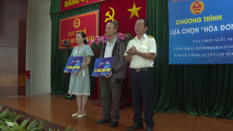 Cục Thuế tỉnh trao thưởng “Hoá đơn may mắn” quý III năm 2023