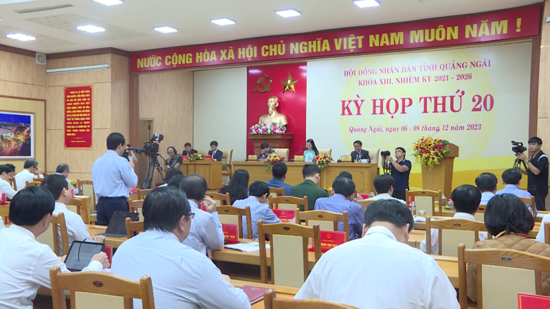 Chất vấn về các dự án đầu tư chậm tiến độ