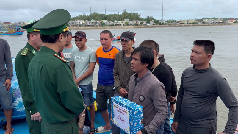 11 ngư dân bị chìm tàu ở Hoàng Sa đã trở về an toàn