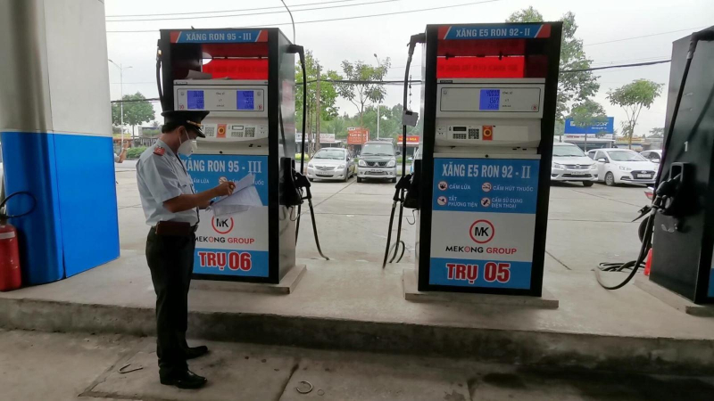 Tăng cường thanh kiểm tra lập hóa đơn điện tử tại các cửa hàng xăng dầu