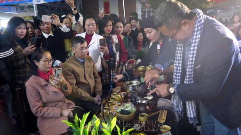 Đặc sắc Đ&ecirc;m hội giao lưu văn h&oacute;a thưởng tr&agrave;