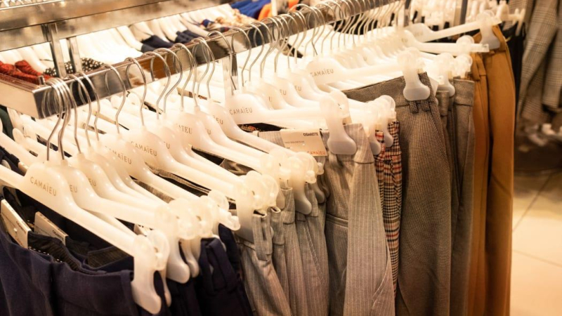 EU cấm tiêu hủy quần áo tồn kho