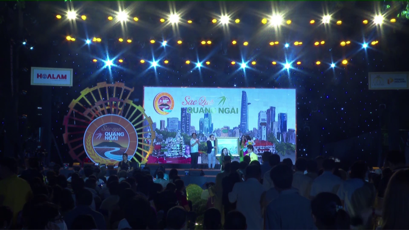 Đấu giá vật phẩm gây quỹ thiện nguyện tại đêm nhạc “Hát với quê hương”