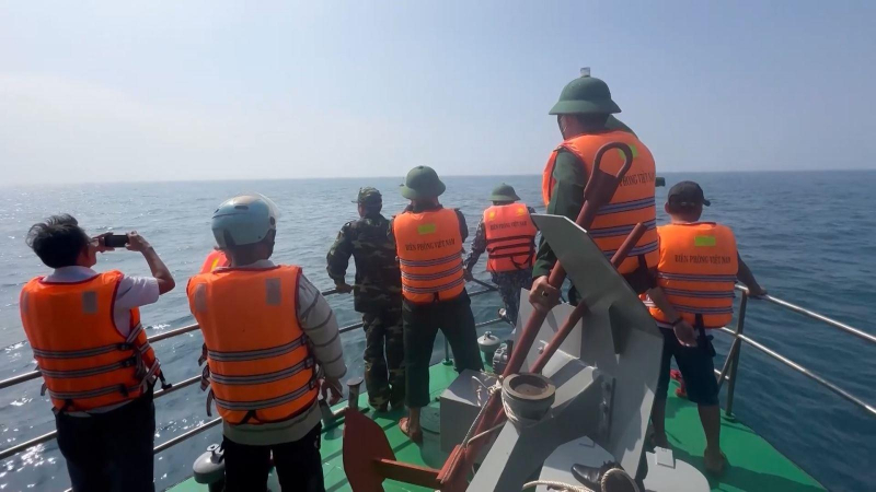 Chủ tịch UBND tỉnh chỉ đạo khẩn trương tìm kiếm 02 ngư dân mất tích