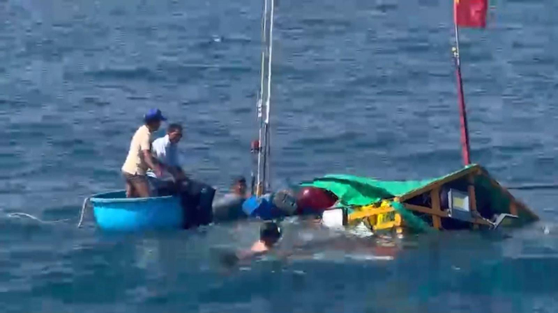 Vụ tàu hàng tông tàu cá, 07 ngư dân bị thương, 02 ngư dân mất tích