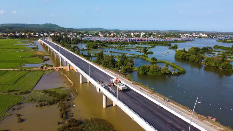 Quảng Ng&atilde;i: Th&ocirc;ng xe hai cầu lớn trước Tết Nguy&ecirc;n đ&aacute;n Gi&aacute;p Th&igrave;n