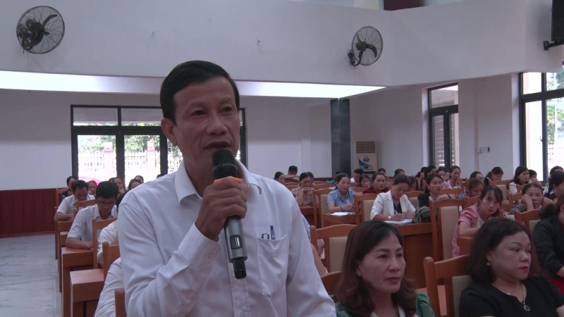 Bí thư Huyện ủy Nghĩa Hành đối thoại với cán bộ, giáo viên