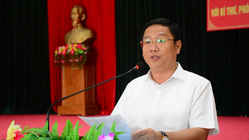 Bí thư Huyện ủy Sơn Tịnh tiếp xúc, đối thoại với Bí thư, Phó Bí thư chi bộ thôn