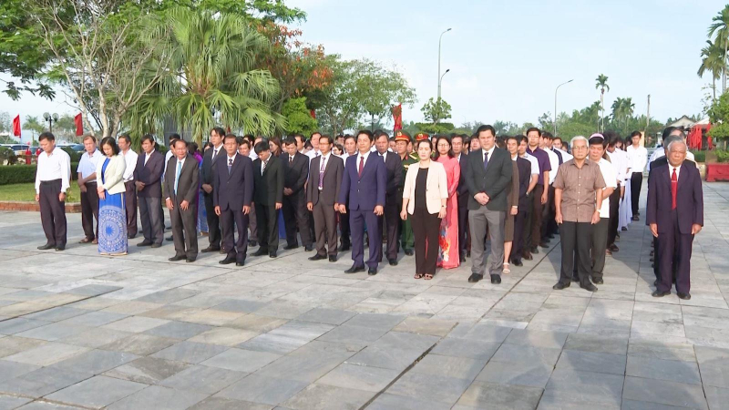 D&acirc;ng hương kỷ niệm 118 năm ng&agrave;y sinh Thủ tướng Phạm Văn Đồng