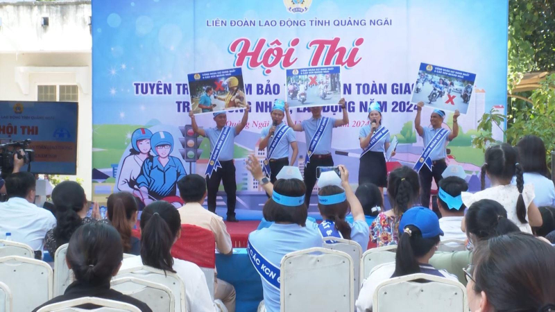 Tuyên truyền pháp luật giao thông cho công nhân, lao động