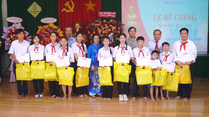 Trung tâm nuôi dạy trẻ khuyết tật Võ Hồng Sơn bế giảng năm học 2023- 2024