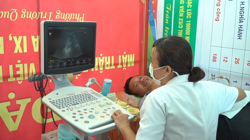 Khám bệnh, tư vấn sức khoẻ và cấp phát thuốc miễn phí cho công nhân