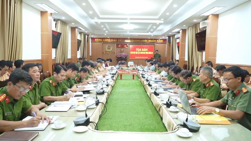 Thảo luận dự án luật trật tự, an toàn giao thông đường bộ