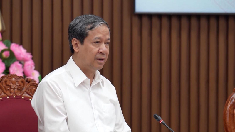 Bộ trưởng Bộ Giáo dục và Đào tạo Nguyễn Kim Sơn làm việc tại Quảng Ngãi