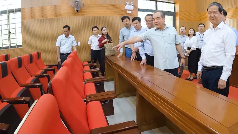 Bộ trưởng Bộ Giáo dục và Đào tạo Nguyễn Kim Sơn kiểm tra công tác thi tốt nghiệp THPT 2024 tại Quảng