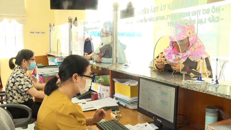 Quảng Ng&atilde;i: Mỗi th&aacute;ng hơn 950 người r&uacute;t bảo hiểm x&atilde; hội một lần