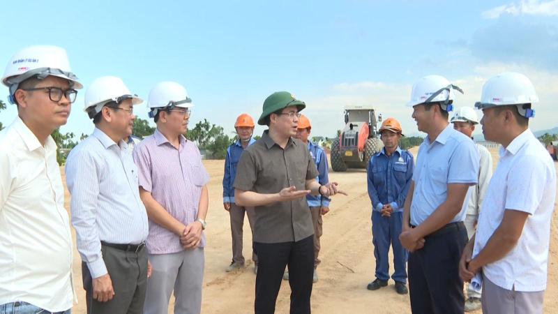 Chủ tịch UBND tỉnh Nguyễn Hoàng Giang kiểm tra dự án đường cao tốc Bắc - Nam