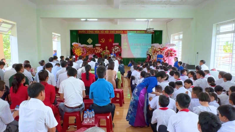 Trung tâm nuôi dạy trẻ khuyết tật Võ Hồng Sơn khai giảng năm học mới