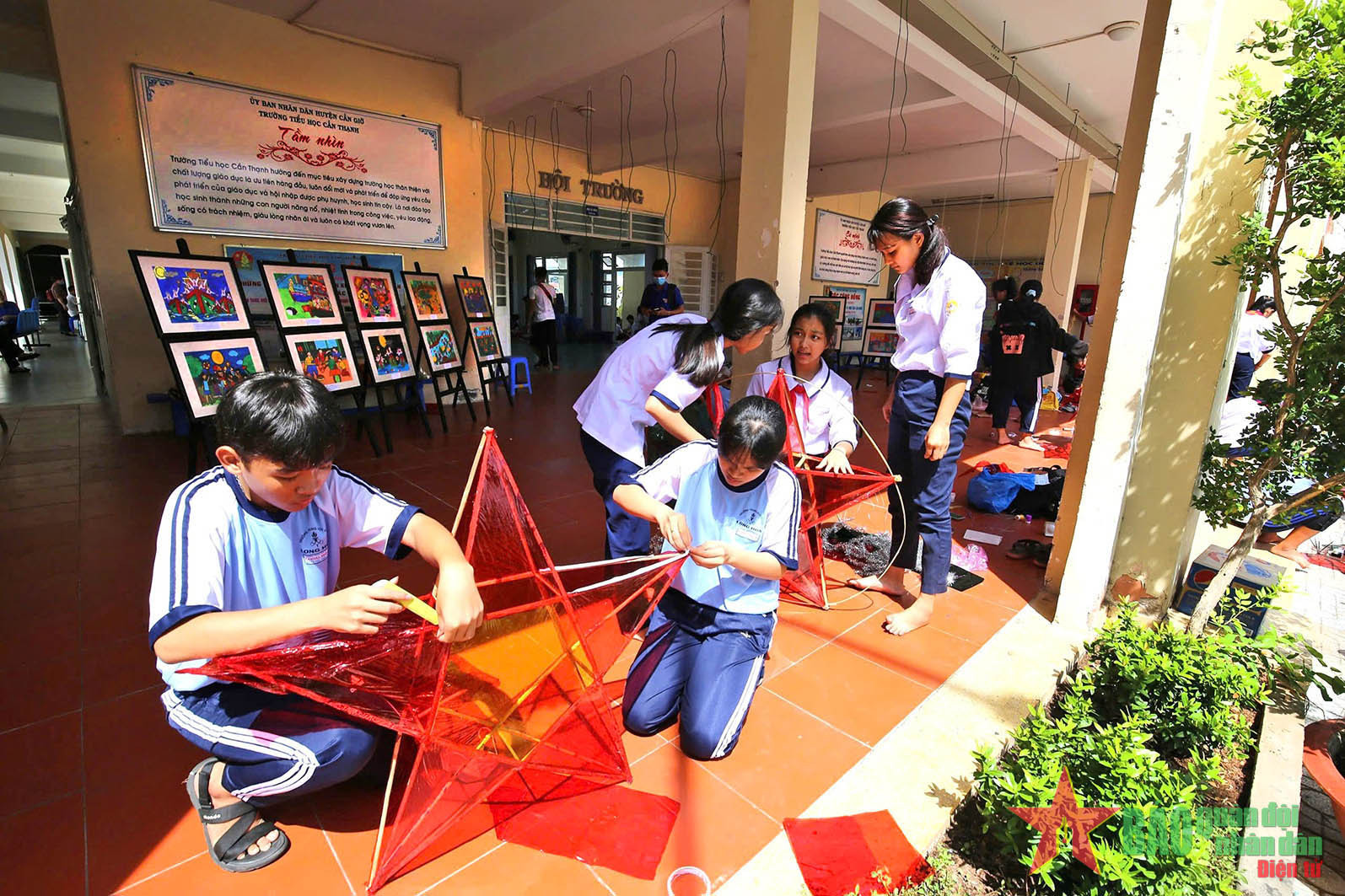 Thành phố mang tên Bác rộn rã sắc màu Trung thu