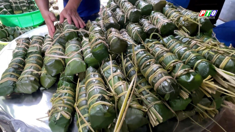 1.000 cây bánh tét hỗ trợ cho người dân vùng lũ các tỉnh phía Bắc