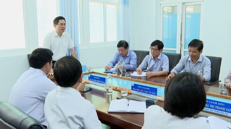 Chủ tịch UBND tỉnh Nguyễn Ho&agrave;ng Giang l&agrave;m việc với Bệnh viện Sản - Nhi tỉnh