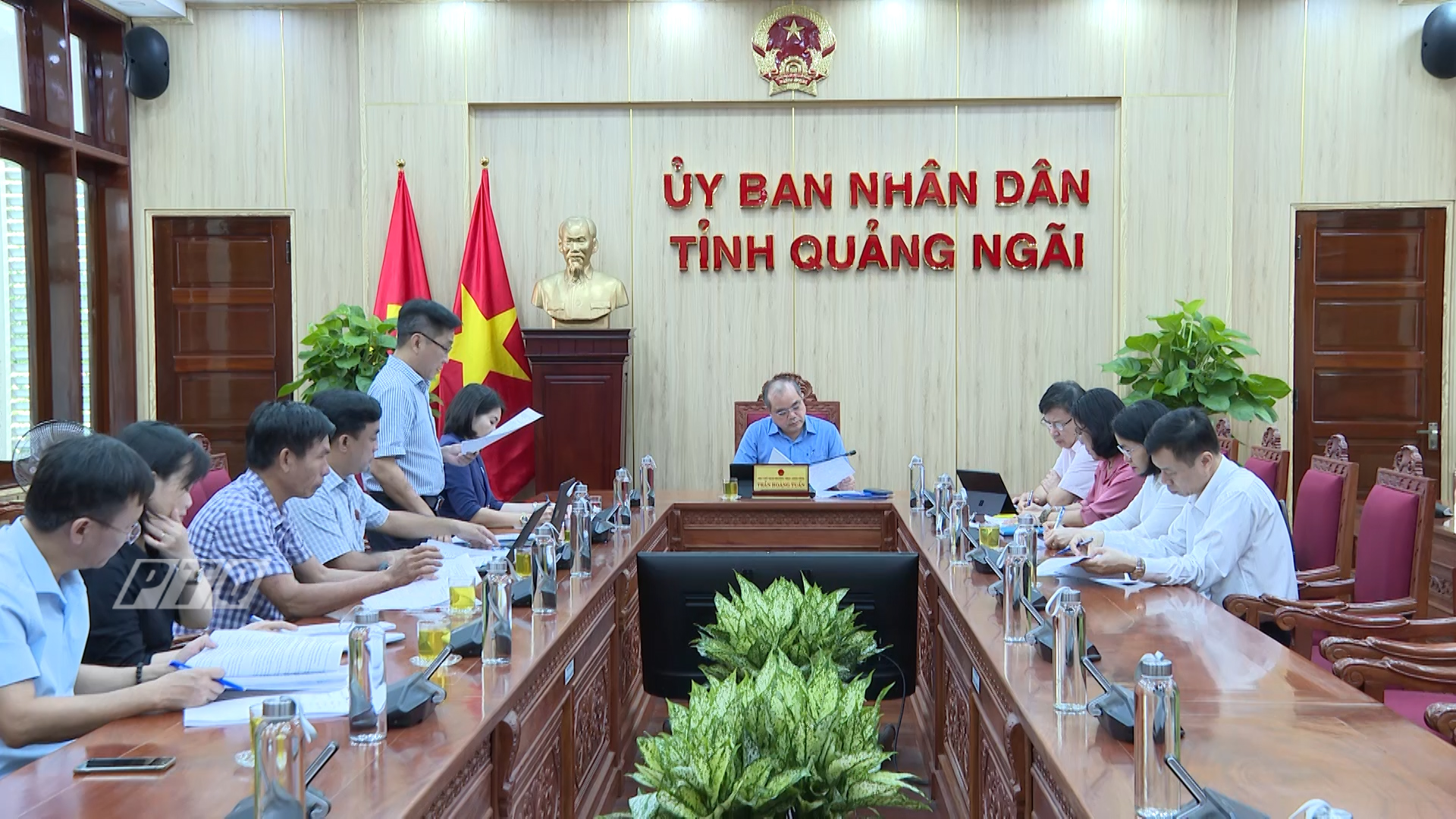 Đại diện Sở Lao động - Thương bình và Xã hội tỉnh báo cáo kết quả vận động, sử dụng kinh phí Quỹ Đền ơn đáp nghĩa