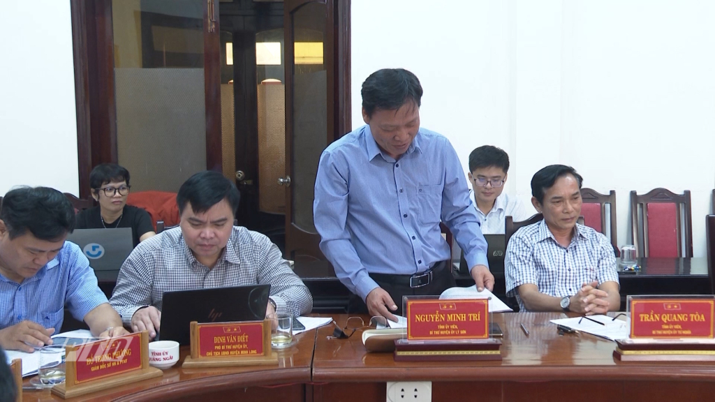 Đại biểu góp ý dự thảo báo cáo chính trị trình đại hội XXI