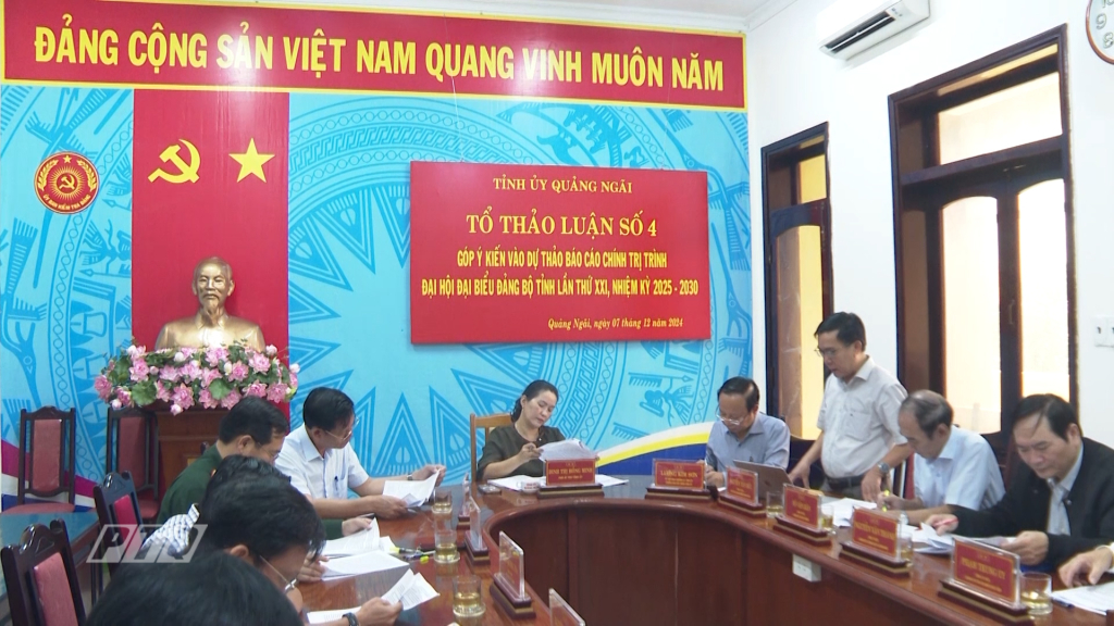 Tổ thảo luận số 4 góp ý dự thảo báo cáo chính trị trình Đại hội XXI