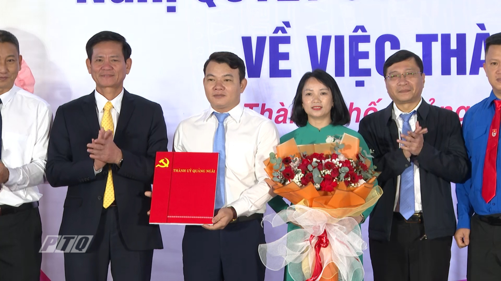 Bí thư Thành ủy Ngô Văn Trọng trao Quyết định thành lập xã An Phú