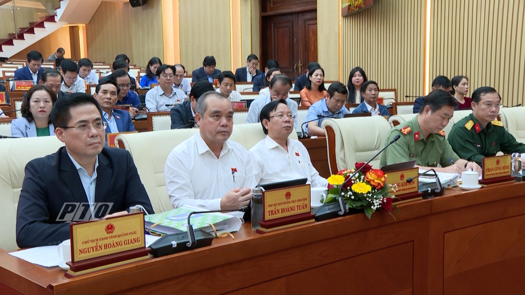 Thông qua Nghị quyết về việc thành lập các cơ quan chuyên môn của UBND tỉnh
