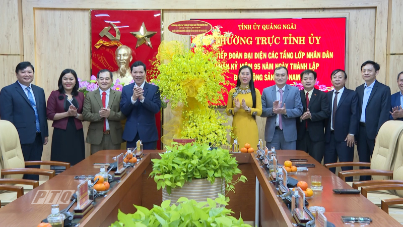 Thường trực Tỉnh ủy đón tiếp Đoàn đại biểu đại diện các tầng lớp nhân dân trong tỉnh nhân kỷ niệm 95 năm ngày thành lập Đảng