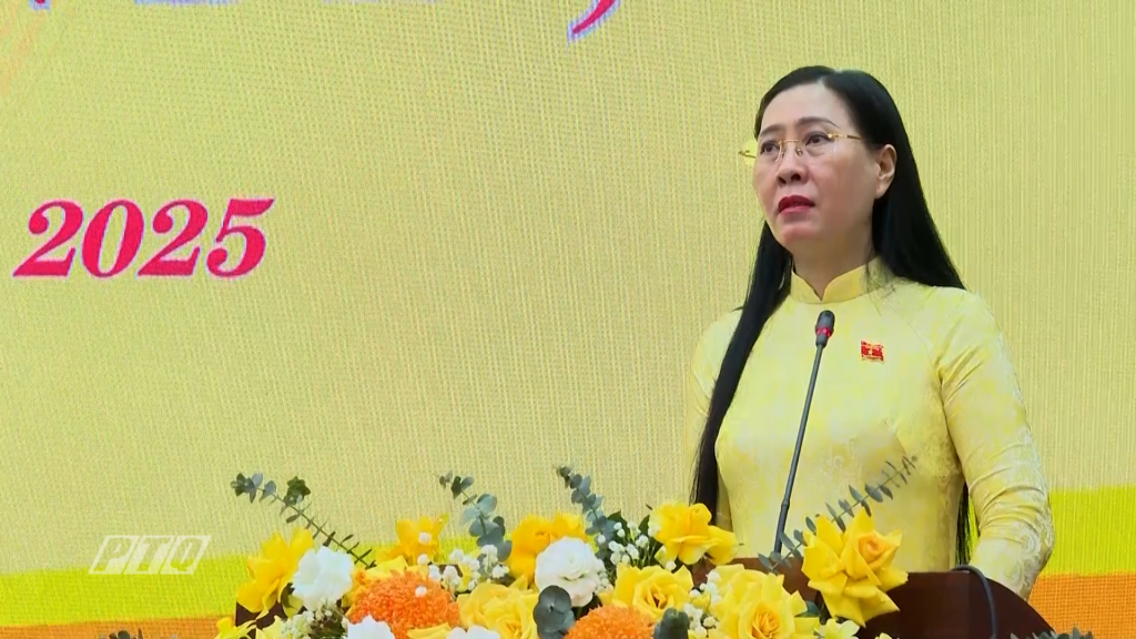 Ủy viên Trung ương Đảng, Bí thư Tỉnh ủy, Chủ tịch HĐND tỉnh Bùi Thị Quỳnh Vân