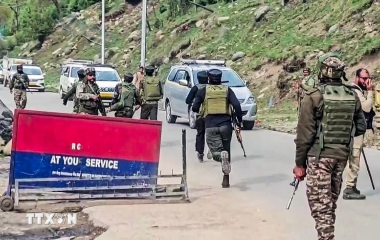 Hiện trường vụ khách du lịch bị tấn công ở Pahalgam, Jammu và Kashmir, ngày 22-4-2025. Ảnh: TTXVN