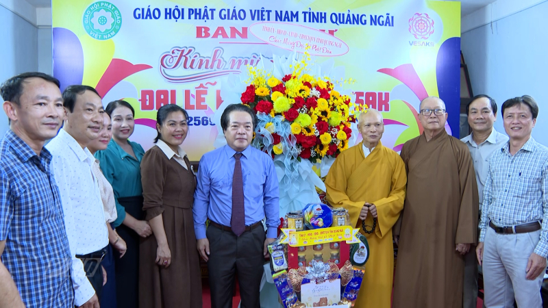 Lãnh đạo tỉnh Quảng Ngãi thăm, chúc mừng đại Lễ Phật đản năm 2025