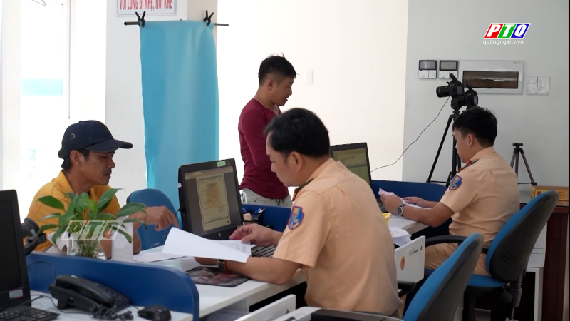Vẫn có thể điều khiển xe khi đang chờ cấp, đổi bằng lái 