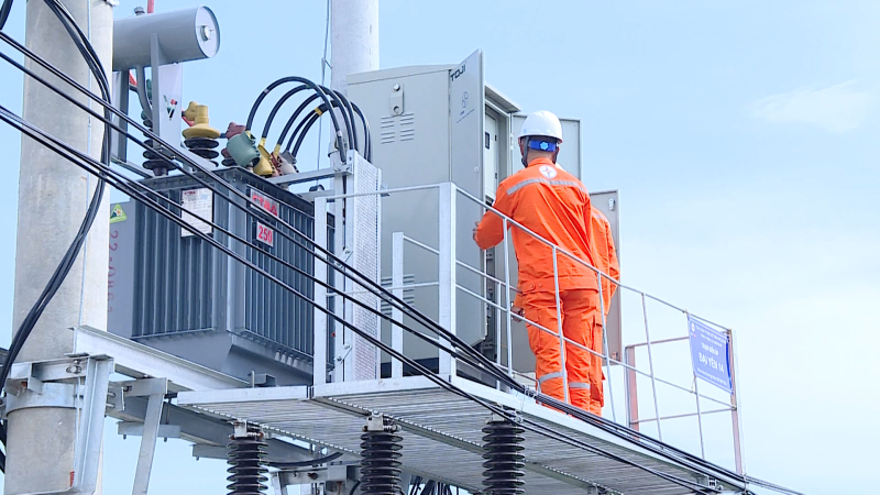 Giá điện tăng 4,8% lên hơn 2.200 đồng một kWh