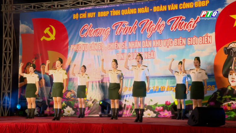 Biểu diễn nghệ thuật phục vụ đồng bào, chiến sĩ biên giới biển