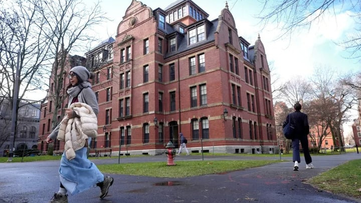 Chính phủ Mỹ cắt giảm thêm 450 triệu USD tài trợ cho Harvard