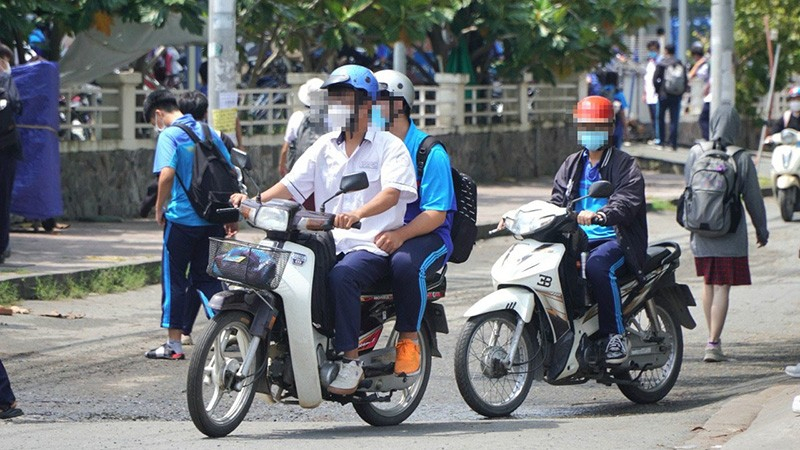 Để không còn học sinh chưa đủ tuổi sử dụng xe máy tham gia giao thông