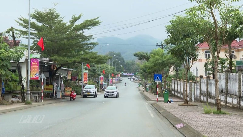 Ba Tơ ưu tiên phát triển hạ tầng giao thông và đô thị