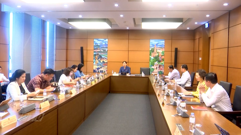 Đại biểu Quốc hội tỉnh Quảng Ngãi tham gia thảo luận tại tổ