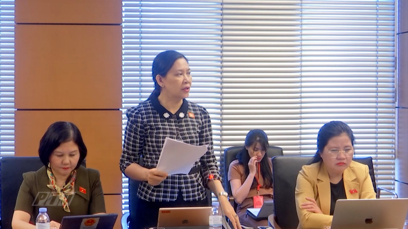Quốc hội thảo luận tại Tổ về một số Dự án Luật