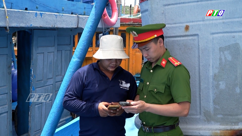 Quảng Ngãi: Hướng dẫn ngư dân góp ý sửa đổi Hiến pháp qua VNeID