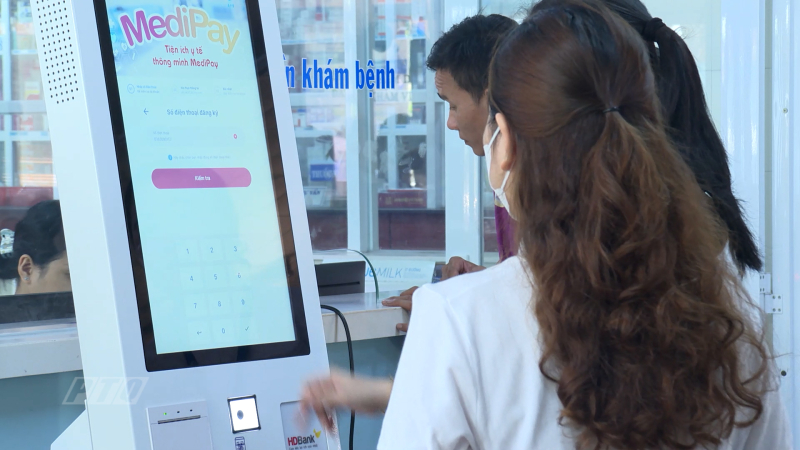 Ki ốt thông minh hỗ trợ đăng ký khám, chữa bệnh tự động