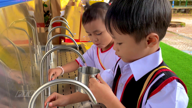 Nước sạch cho học sinh ở vùng khó khăn